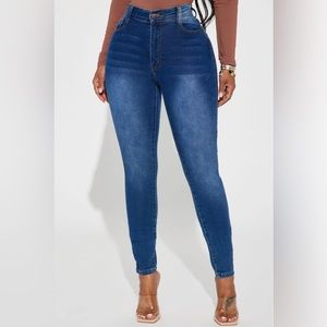 Fashion Nova Jeans size 7/8 Tall